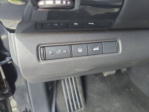 Used 2025 Nissan Pathfinder SV FWD image 12