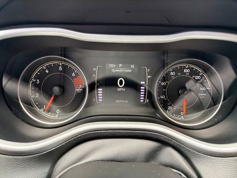 Used 2018 Jeep Cherokee Latitude Plus image 11