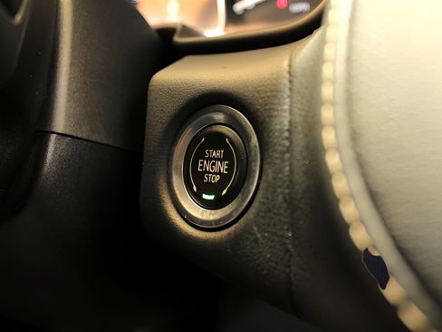 Used 2021 GMC Yukon XL SLT image 28