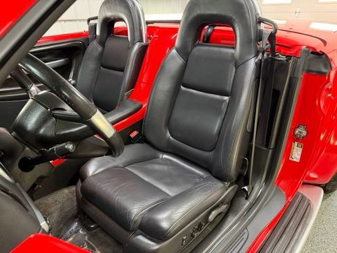 Used 2004 Chevrolet SSR w/ Preferred Equipment Group RWD image 23