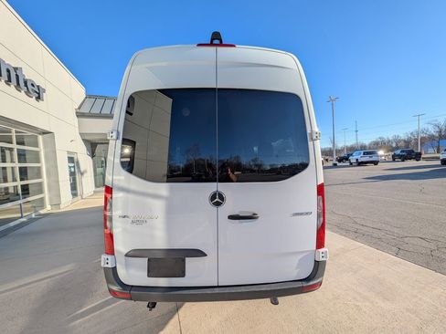 Used 2024 Mercedes-Benz Sprinter 2500 image 11