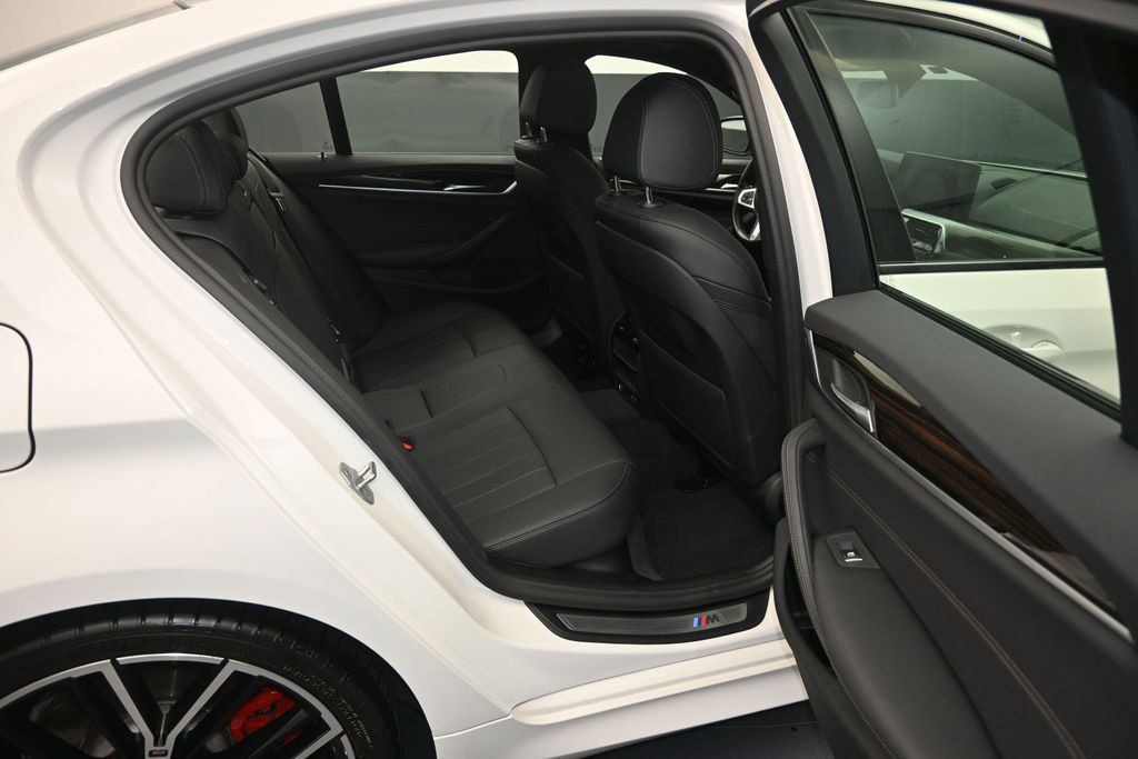 Used 2021 BMW 530i w/ M Sport Package RWD image 10