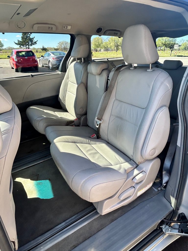 Used 2015 Toyota Sienna XLE Premium FWD image 9