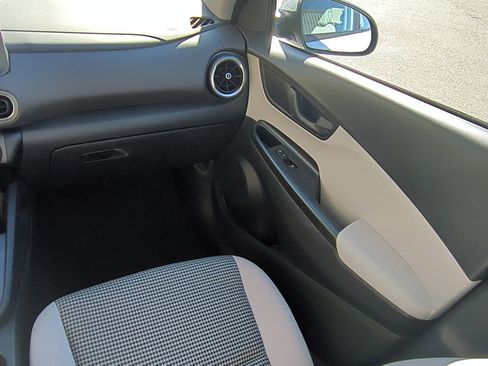 Certified 2023 Hyundai Kona SE image 16