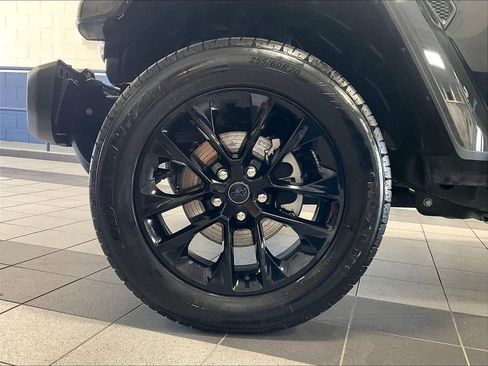 Used 2024 Jeep Wrangler Unlimited Sahara AWD/4WD image 7