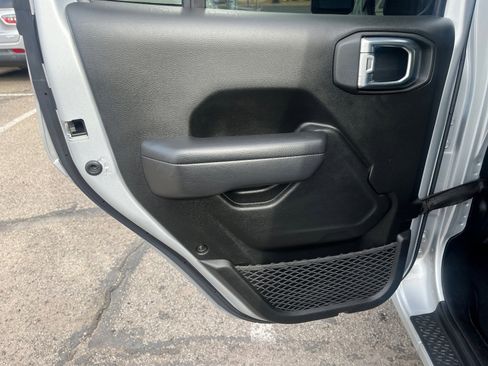 Certified 2022 Jeep Gladiator Sport image 16