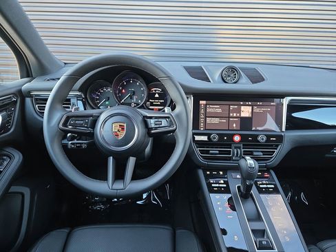 Certified 2026 Porsche Macan image 8