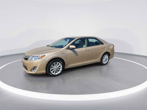 Used 2012 Toyota Camry XLE FWD image 4
