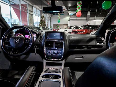 Used 2019 Dodge Grand Caravan SXT w/ Rear Park Assist Package image 24