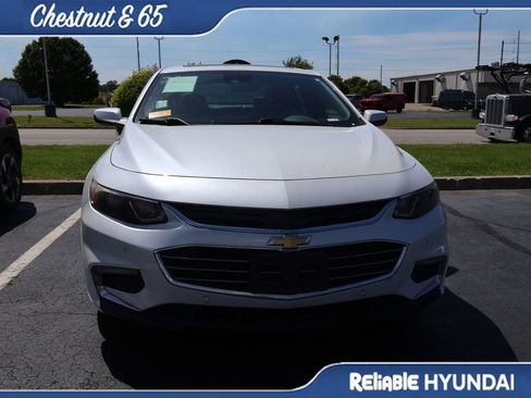 Used 2016 Chevrolet Malibu Premier w/ Driver Confidence Package II FWD image 4