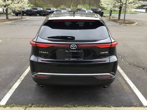 Used 2024 Toyota Venza Limited AWD/4WD image 6