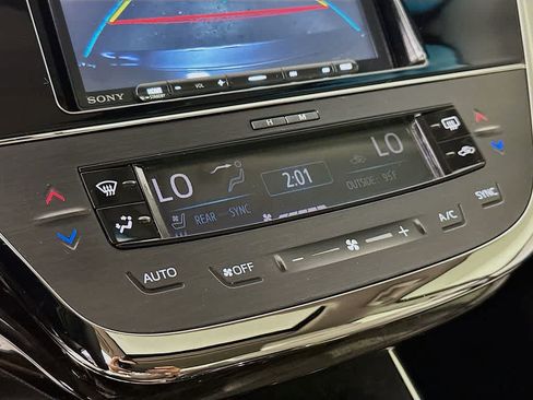 Used 2013 Toyota Avalon Limited FWD image 18