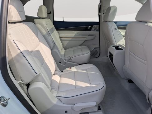 New 2026 Buick Enclave Avenir w/ Super Cruise Package AWD/4WD image 9