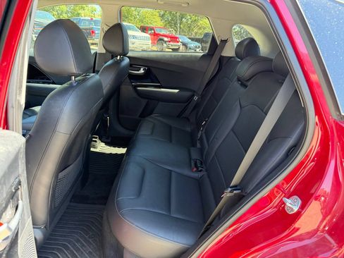 Used 2017 Kia Niro Touring FWD image 12