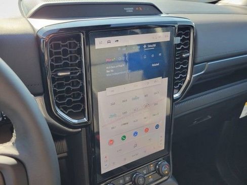 New 2025 Ford Ranger Lariat w/ Black Appearance Package image 17