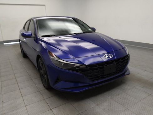 Used 2023 Hyundai Elantra SEL w/ Preferred Accessory Package FWD image 14