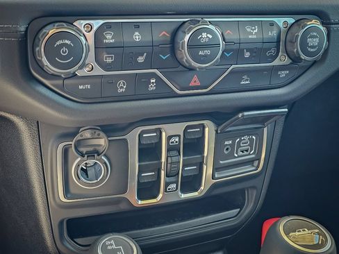 New 2026 Jeep Gladiator Sport AWD/4WD image 21