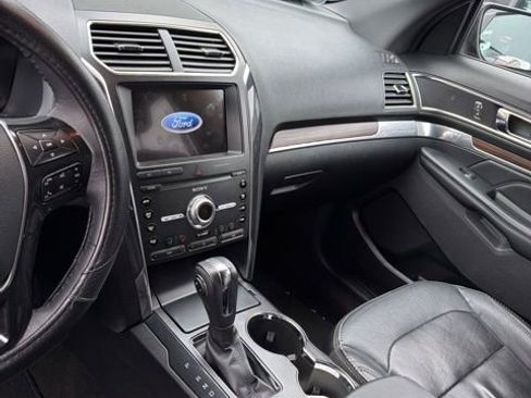 Used 2019 Ford Explorer Limited w/ Class III Trailer Tow Package image 6