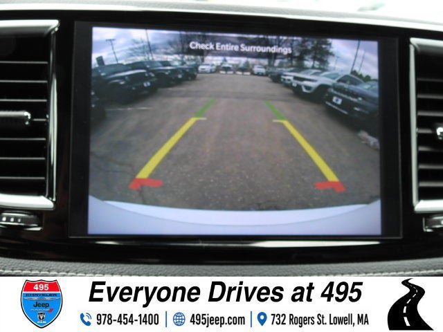Used 2025 Chrysler Pacifica Limited FWD image 37