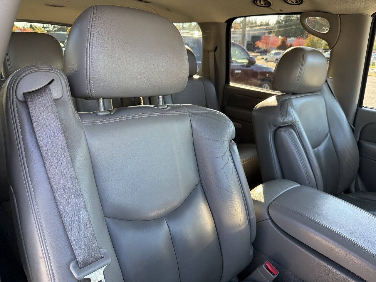 Used 2004 GMC Yukon XL Denali AWD/4WD image 16