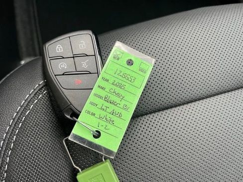 New 2025 Chevrolet Blazer EV LT image 32