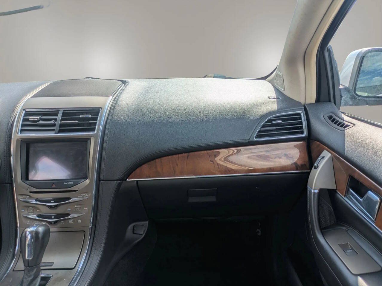 Used 2011 Lincoln MKX 2WD w/ Wood Pkg image 25