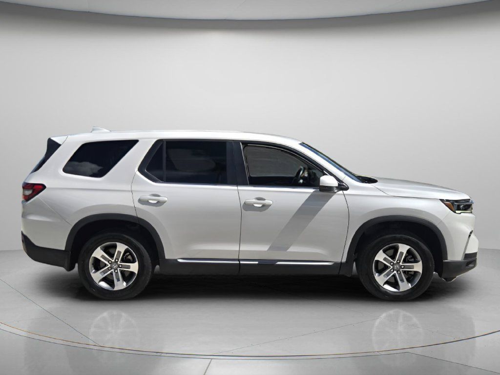 Used 2024 Honda Pilot EX-L image 3