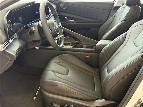 New 2025 Hyundai Elantra Limited image 11