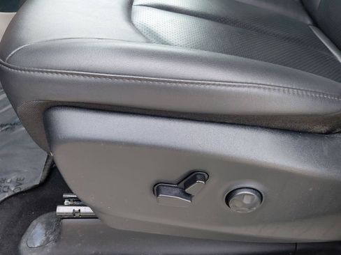 Used 2024 Chrysler Pacifica Touring-L FWD image 25