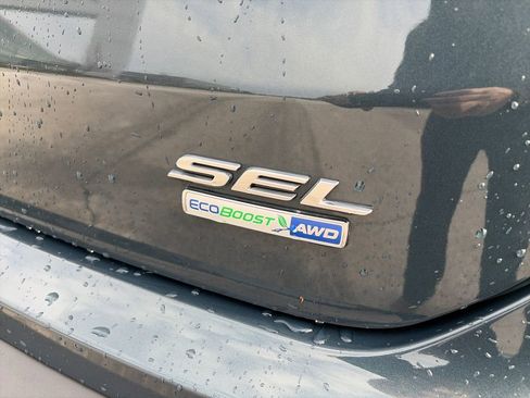Used 2019 Ford Edge SEL w/ Equipment Group 201A image 9