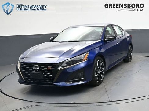 Used 2024 Nissan Altima 2.5 SR FWD image 11