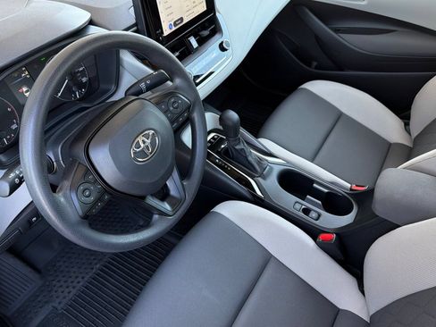 Used 2025 Toyota Corolla LE FWD image 12