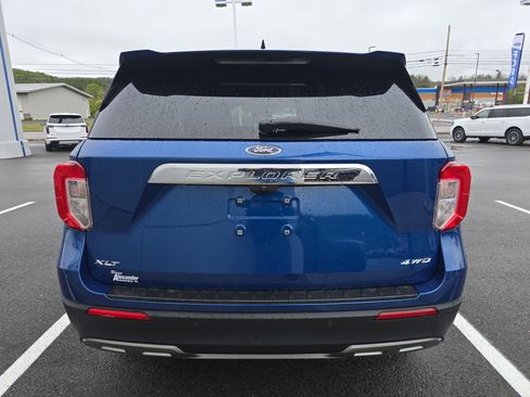 Used 2022 Ford Explorer XLT w/ Equipment Group 202A AWD/4WD image 4