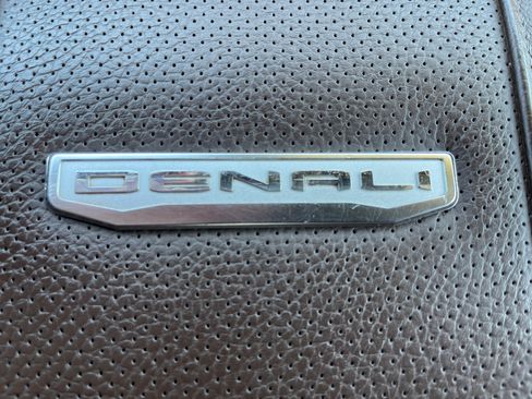 Used 2025 GMC Sierra 3500 Denali w/ Denali Reserve Package AWD/4WD image 17