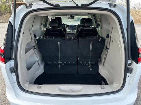 Certified 2023 Chrysler Pacifica Limited FWD image 19