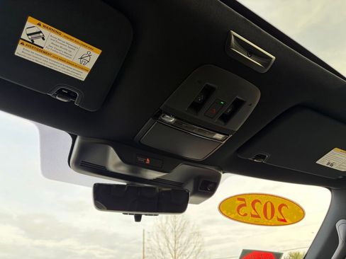 Used 2025 Nissan Armada Platinum image 20