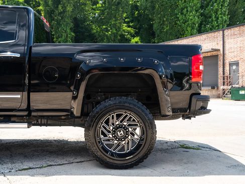 Used 2018 GMC Sierra 2500 Denali w/ Duramax Plus Package AWD/4WD image 5