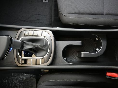 Certified 2025 Hyundai Kona SEL AWD/4WD image 32