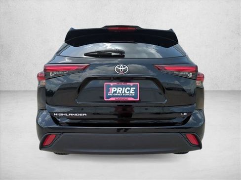 Certified 2024 Toyota Highlander LE FWD image 7