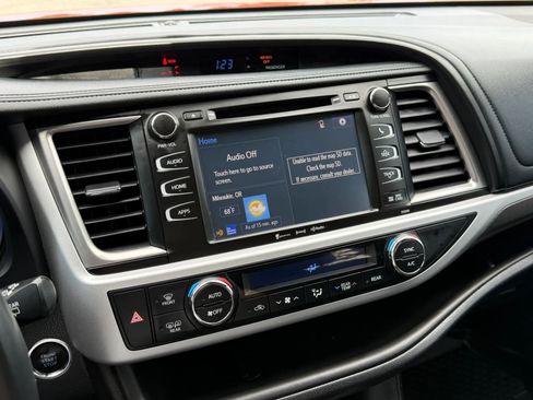 Used 2019 Toyota Highlander SE w/ Nightshade Edition image 15