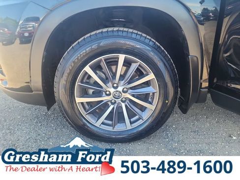 Used 2019 Toyota Highlander XLE AWD/4WD image 34