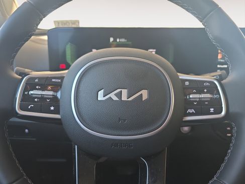 Certified 2025 Kia Sorento S FWD image 11