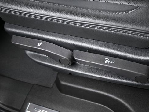 Used 2022 GMC Yukon Denali w/ Denali Premium Package image 40