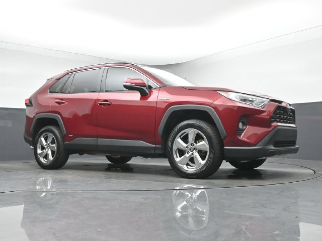 Used 2021 Toyota RAV4 XLE Premium AWD/4WD image 31