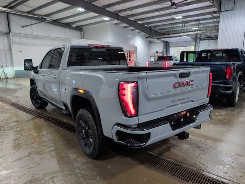 Used 2025 GMC Sierra 2500 AT4 w/ AT4 Premium Plus Package AWD/4WD image 4
