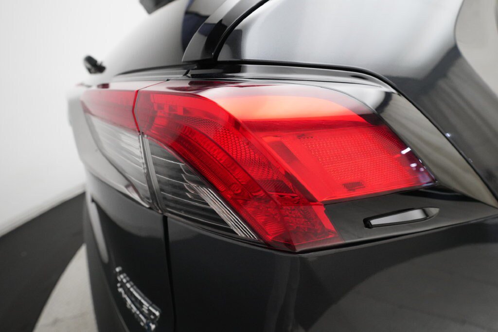 Used 2019 Toyota RAV4 Limited AWD/4WD image 32