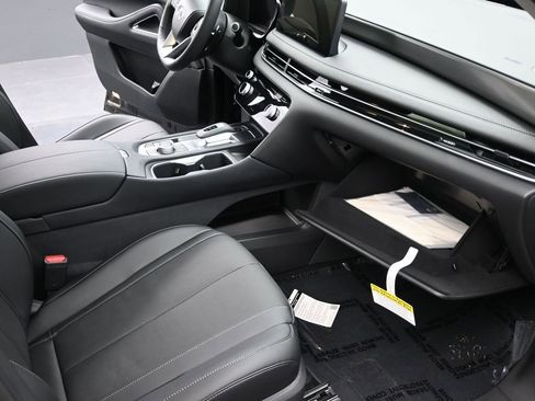 New 2026 INFINITI QX60 Luxe w/ Family Package image 18