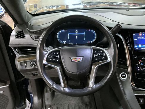 Used 2017 Cadillac Escalade Platinum image 11