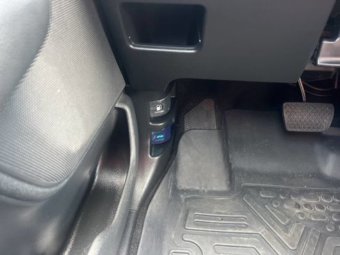 Used 2018 Honda CR-V LX image 14