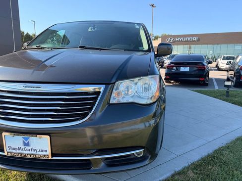 Used 2012 Chrysler Town & Country Touring w/ Entertainment Group #1 FWD image 13